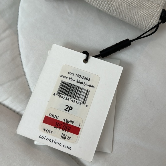 Calvin Klein beige blazer, size 2P - Picture 3 of 3